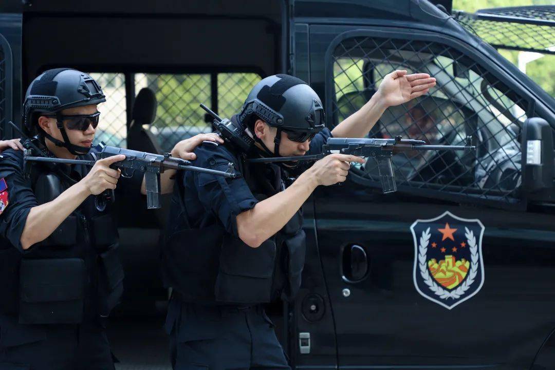 【全警实战大练兵】直击闵行特警夏训体能战术特训_part_训练_综合