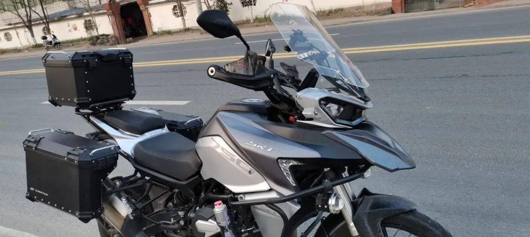 综合得分75分adv中经常出镜的大哥钱江qjmotor骁750