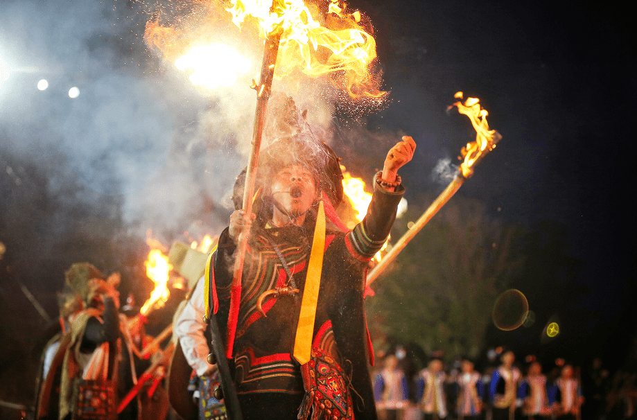 大美楚雄火把点燃狂欢不眠夜楚报记者带你玩火