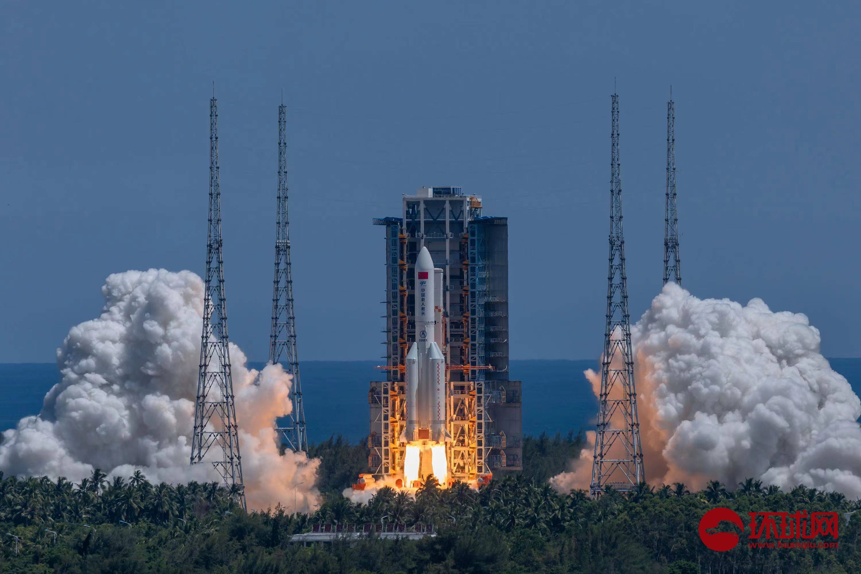 长五b火箭搭载问天实验舱点火升空