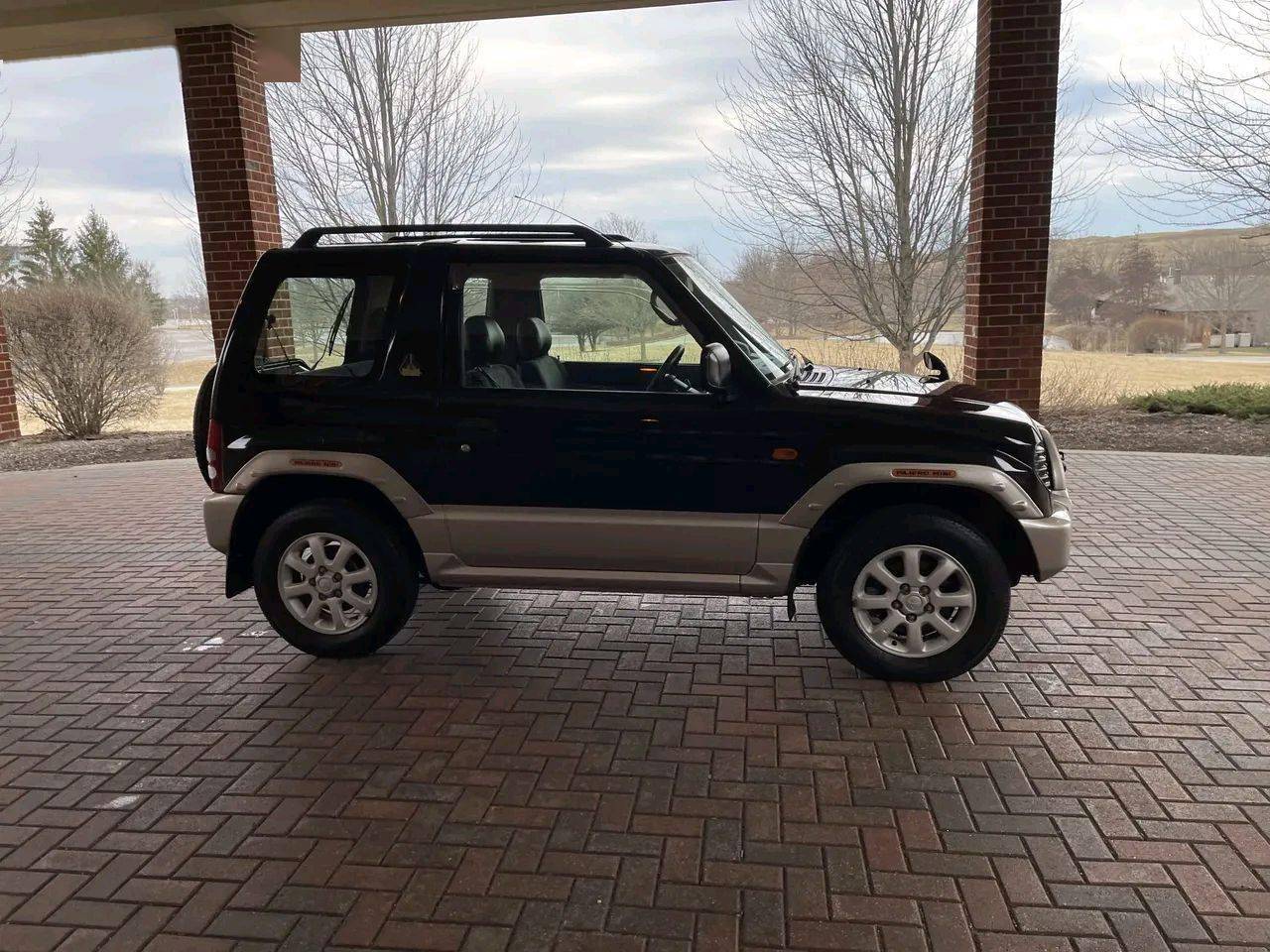 三菱帕杰罗mini近距离实拍,个性呆萌,越野不输吉姆尼,油耗7升