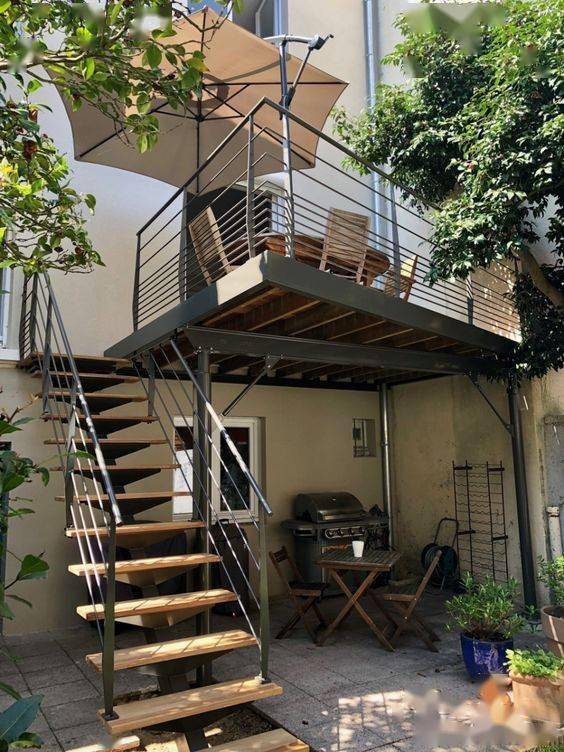 户外楼梯并不全是缺点连通2楼优化动线指不准还能多一个露台