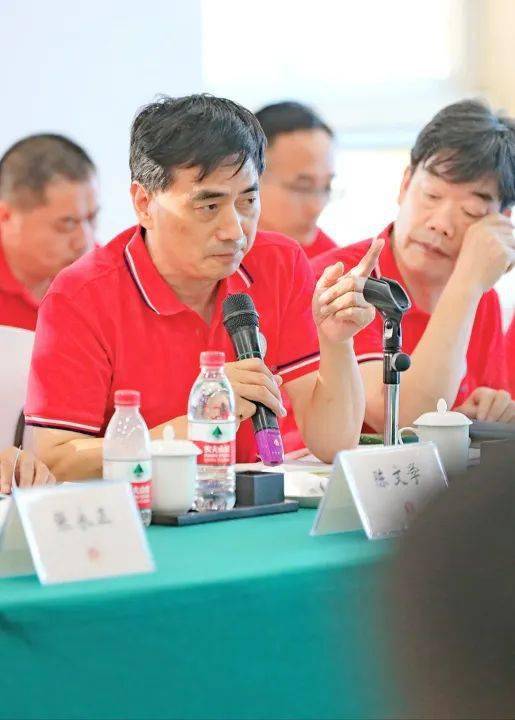 会上,杭州市义乌商会会长陈晓锋对赤岸的发展给予了肯定,他表示,赤岸