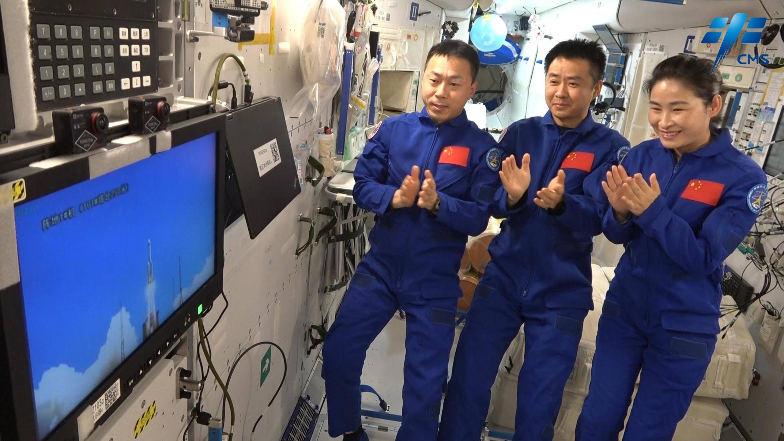 首次!航天员在轨见证问天实验舱发射_神十四航天员顺利进入问天实验舱_点火_中国