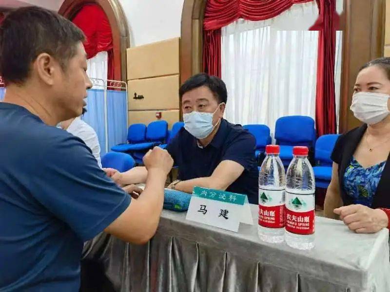 能力作风建设年丨龙中医一院专家在北戴河劳模疗养院开展爱心义诊活动