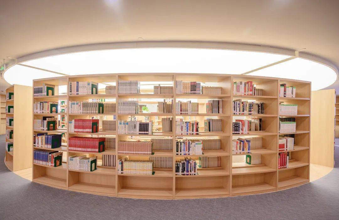 翻开书卷向未来黄浦区图书馆绽放新颜整装待出发