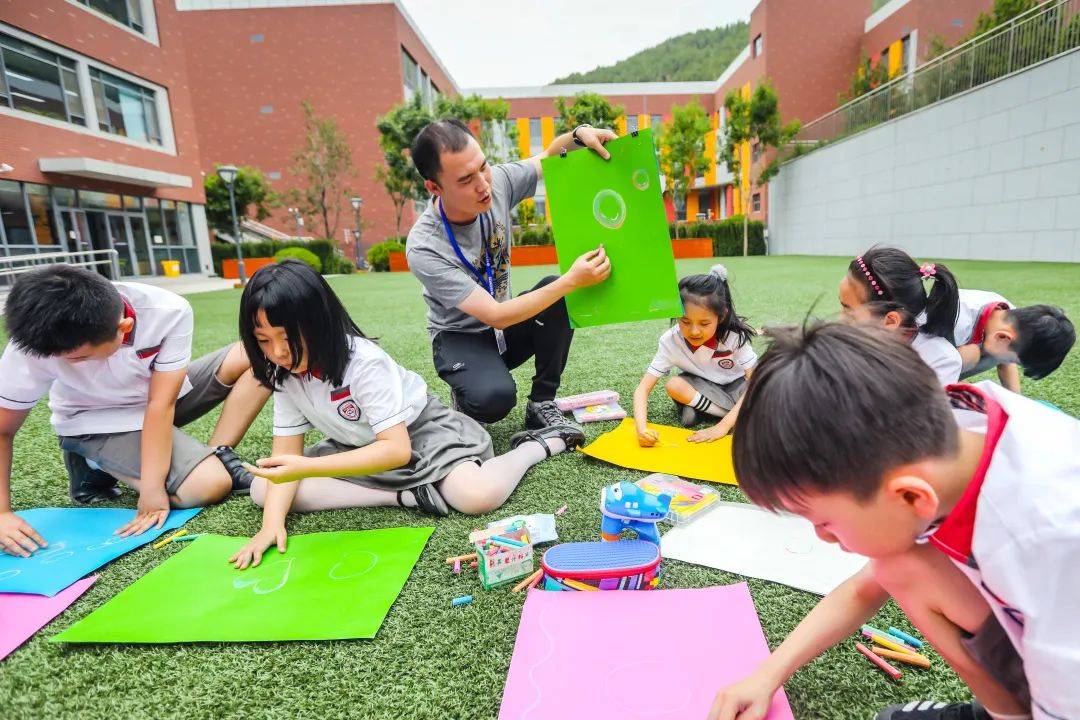 托马斯国际学校垃圾图片