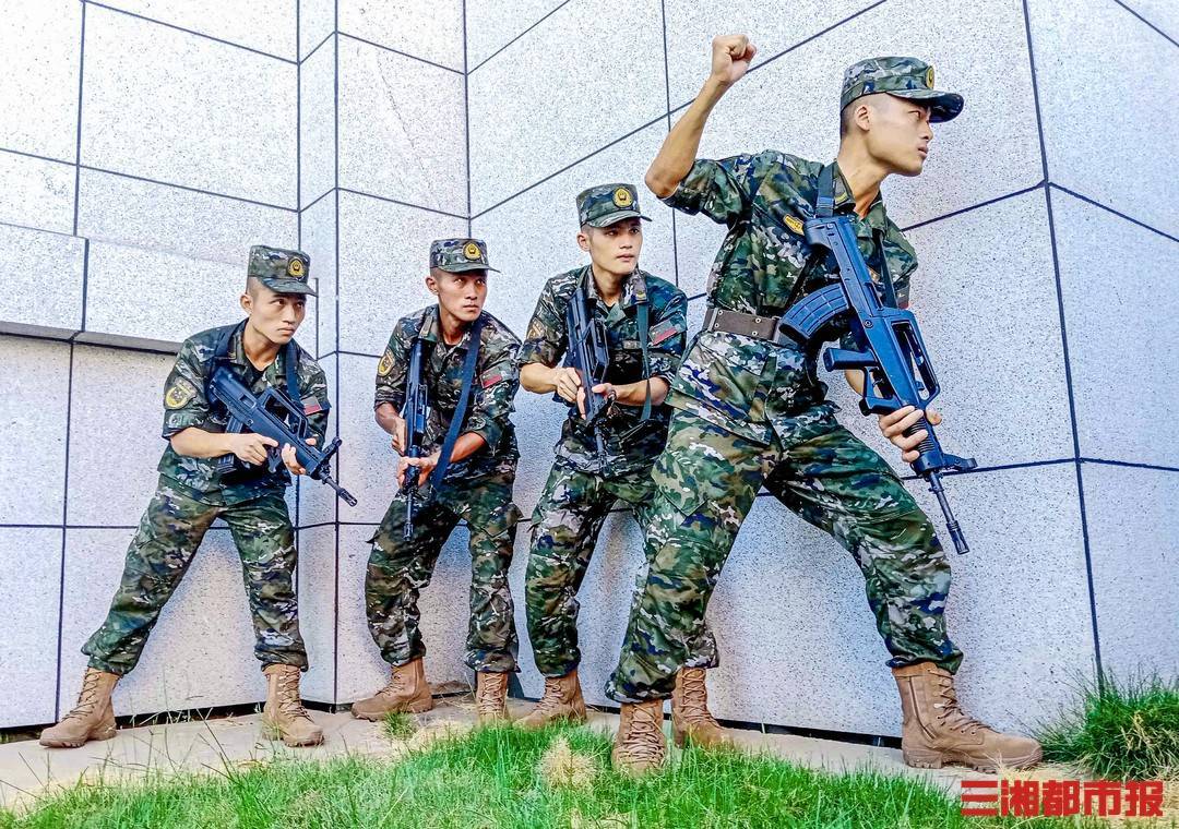 新戎装新起点武警湖南总队某部正式换装21式作训服