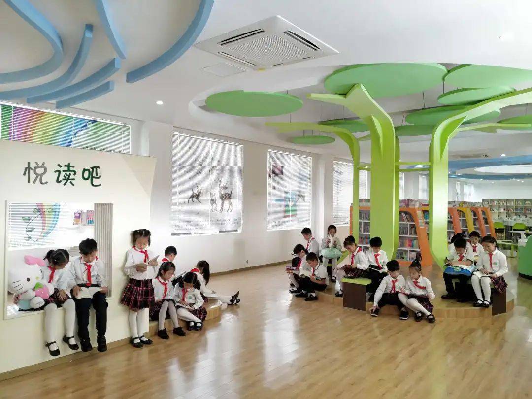 根据绿品教育的理念,小学生成长的规律,绿欣小学运用addie模式,从创意