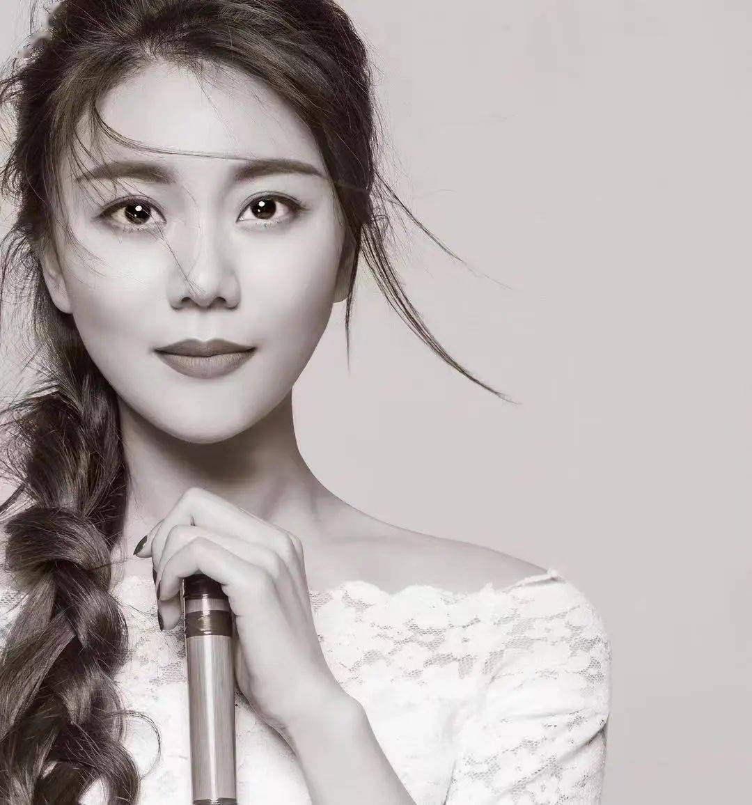 陈莎莎,中央民族乐团竹笛演奏家,国家一级演奏员邵宏宇,中央民族乐团