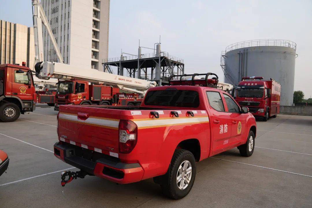 江苏总队举行206辆多功能勤务保障车配发仪式