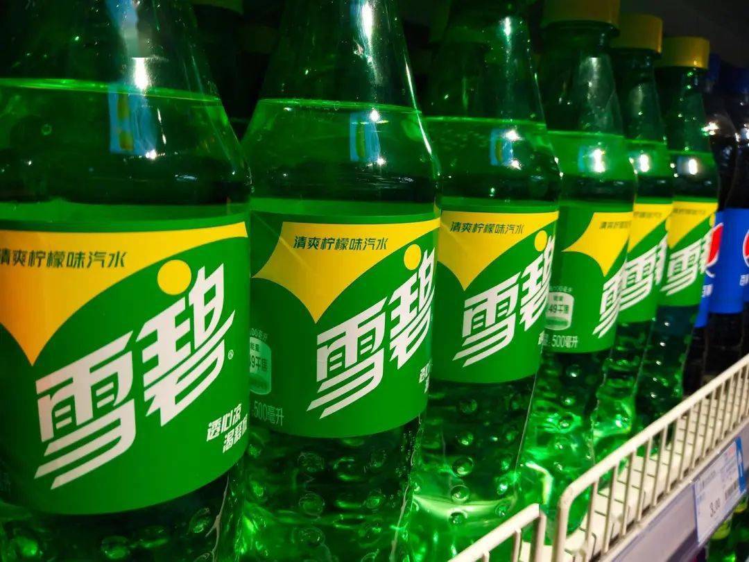 雪碧宣布放弃标志性绿色瓶子包装