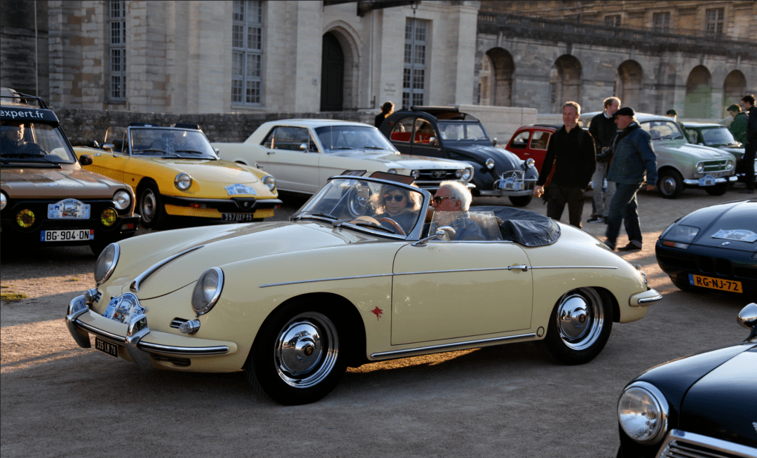 700辆复古老爷车横穿巴黎一秒梦回上世纪的欧洲