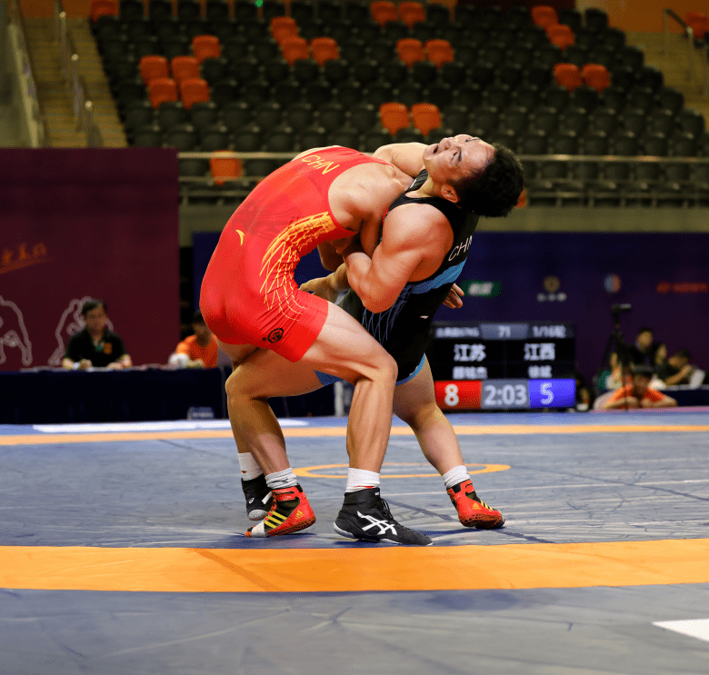全国国际式摔跤锦标赛继续激战古典式摔跤开摔