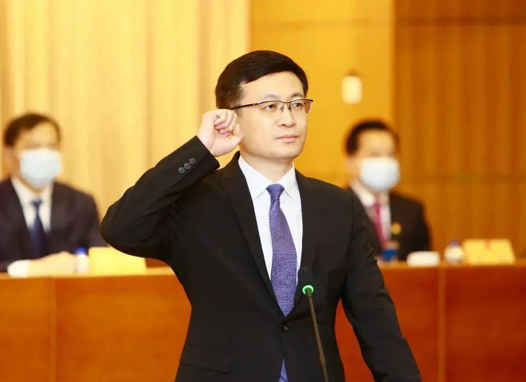 决定其为代理区长;决定任命朱炳文同志为北京市西城区人民政府副区长