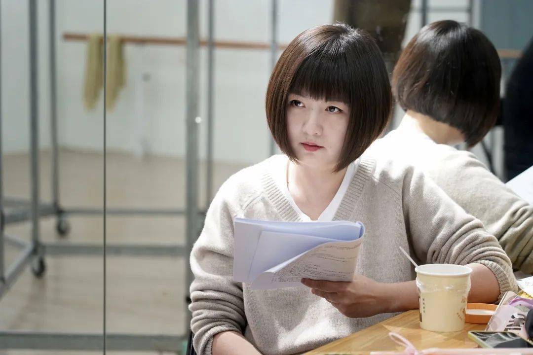 摄影 林信缘q:另一方面,盛路悦老师将与张懿曼老师轮流饰演老年阶段的