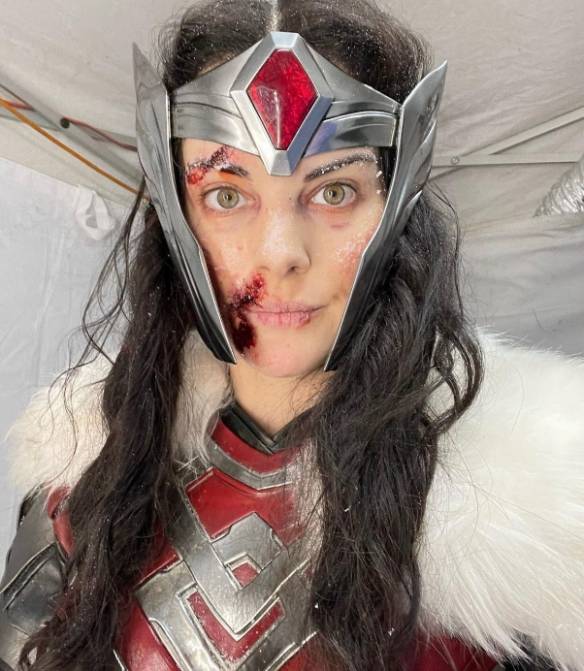 带伤穿战服亮相雷神4希芙演员分享全新幕后照