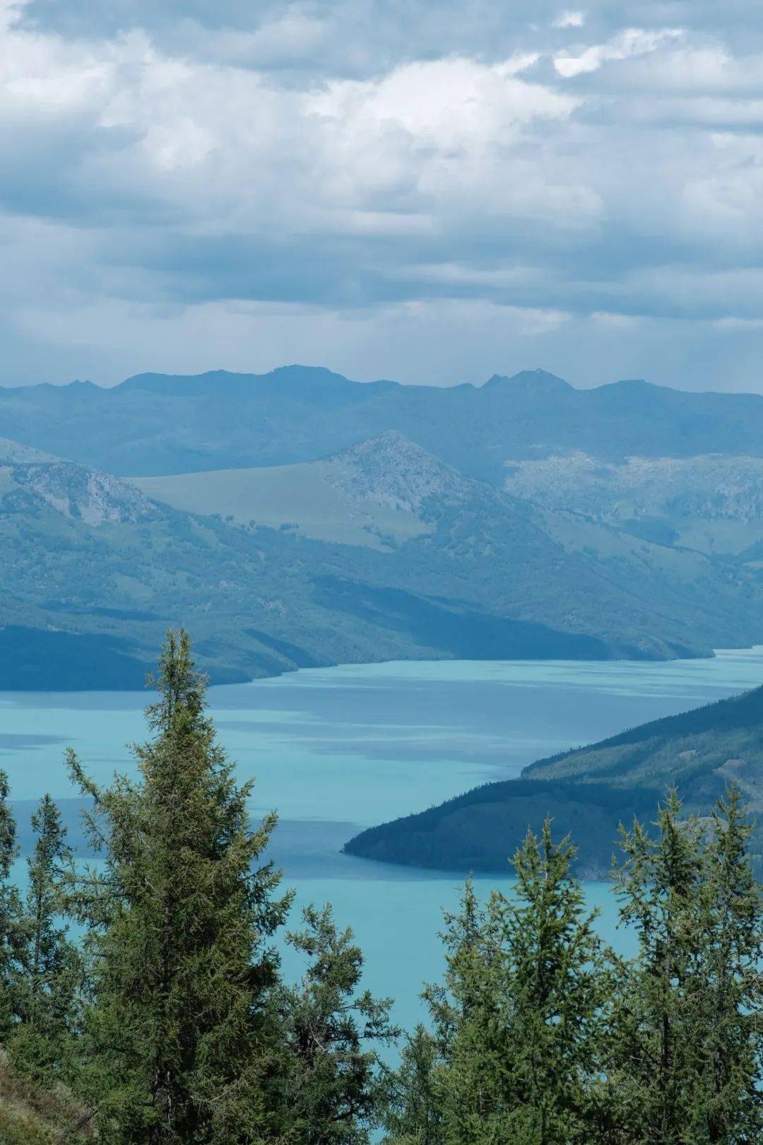 一定要去一次新疆！惊艳世界的最美夏季，一次看遍草原雪山湖泊，每帧都美成屏保！