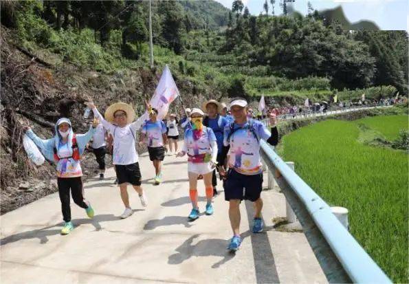 【市州动态】“龙里杯”云台山生态登高健步走活动举办