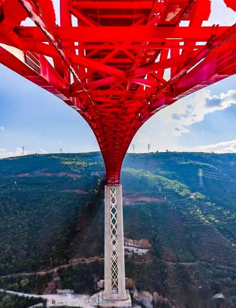 发现最美铁路—云端上中老铁路的极致之美_普洱_云南_旅客