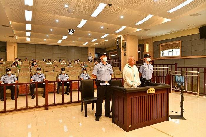 被控受贿1447万余元，安徽省公安厅原副厅长陈小平受审