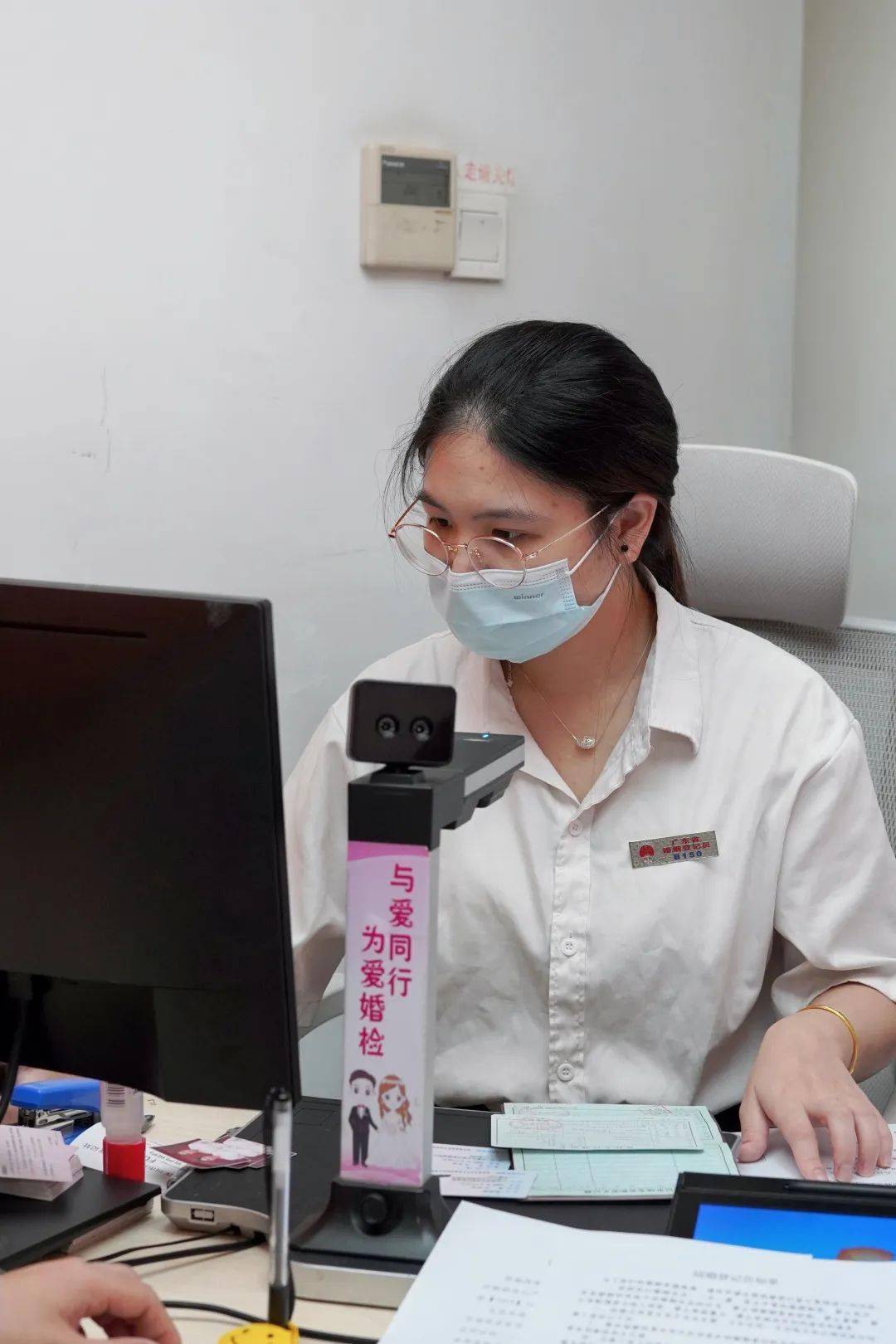 四,登记(发证)完成登记程序后就可以领小红本本啦!