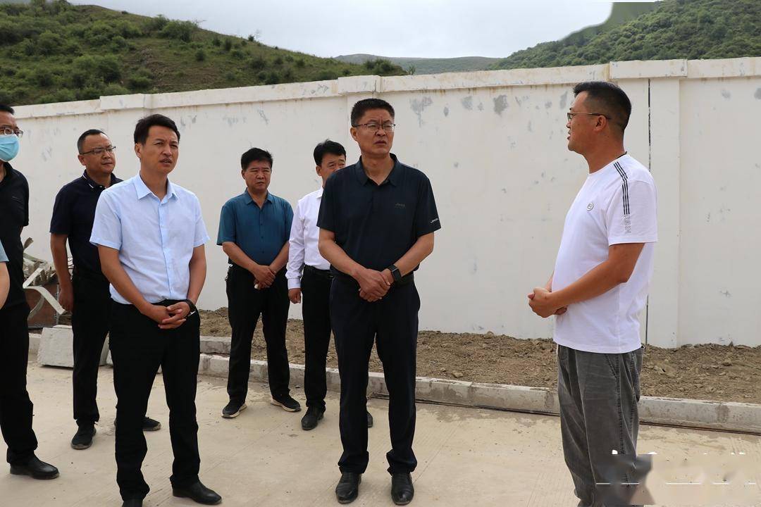 新甘谷讯【记者 谢映波】8月3日,县委副书记,县长孙忠平调研指导古坡