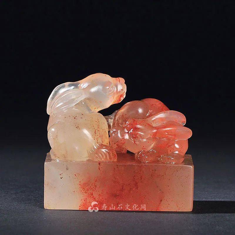 郭祥忍作 寿山水洞高山桃花冻石 双兔钮扁章福建东南2013春拍释出中国