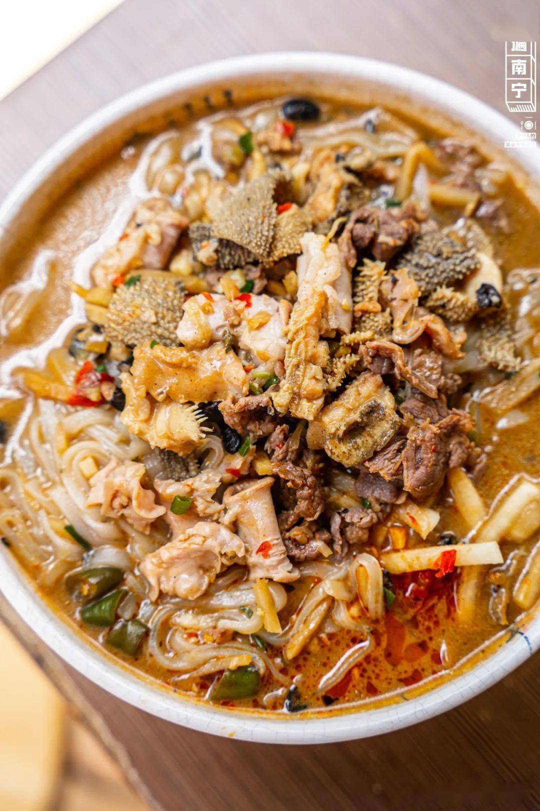 大众搜不到的粉店我们花了150块吃老友牛杂