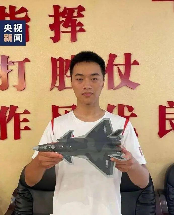 这份传承,令无数网友动容_王伟_蒋宇凡_飞行