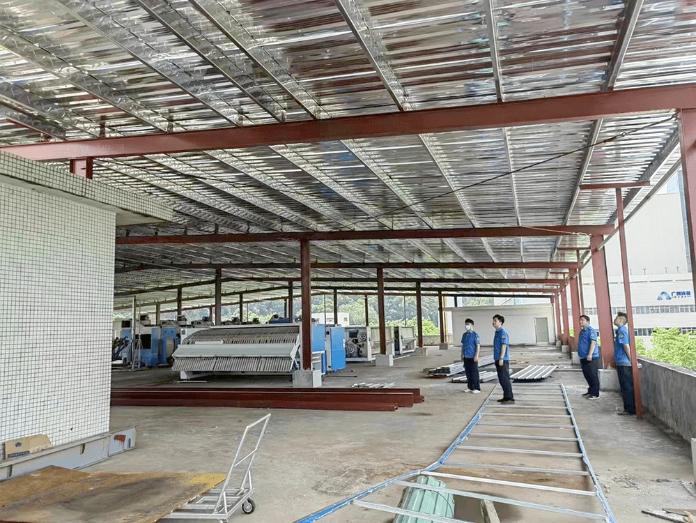 严厉打击涉光伏发电违规建设案件某市城管严查快拆10宗涉光伏违法建设