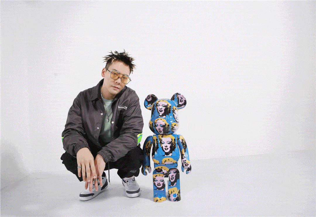 陈伟霆对andy warhol爱不释手周杰伦也晒出他的彩虹木头爱熊黄子韬
