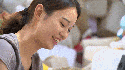 这个女孩,就是多次受邀,登上央视节目《开讲啦》,《开学第一课》的