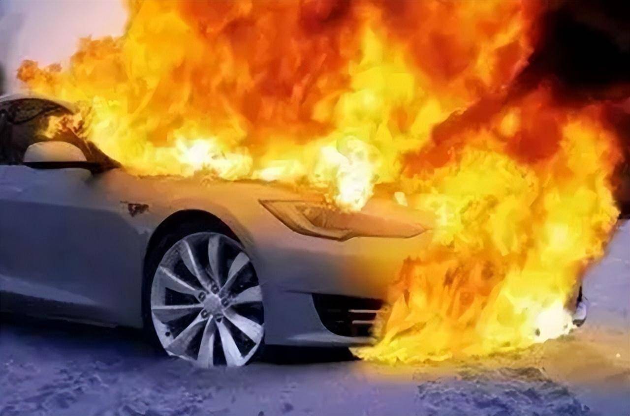 夏天电动汽车起火事故频繁在于它实在太怕热了