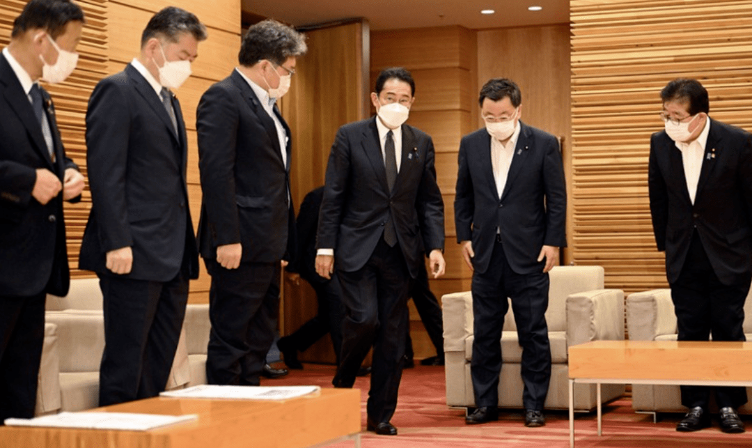 安倍晋三胞弟、日本防卫大臣将被首相更换