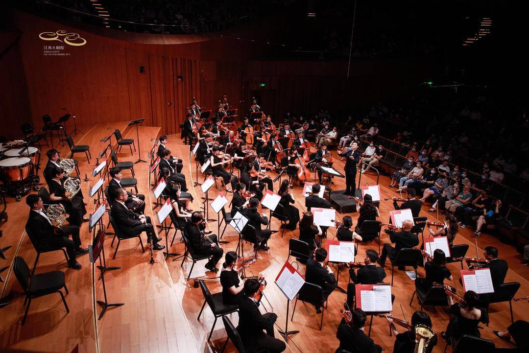 点亮江苏大剧院开幕演出五周年生日夜运河畅想陈琳与江苏交响乐团音乐