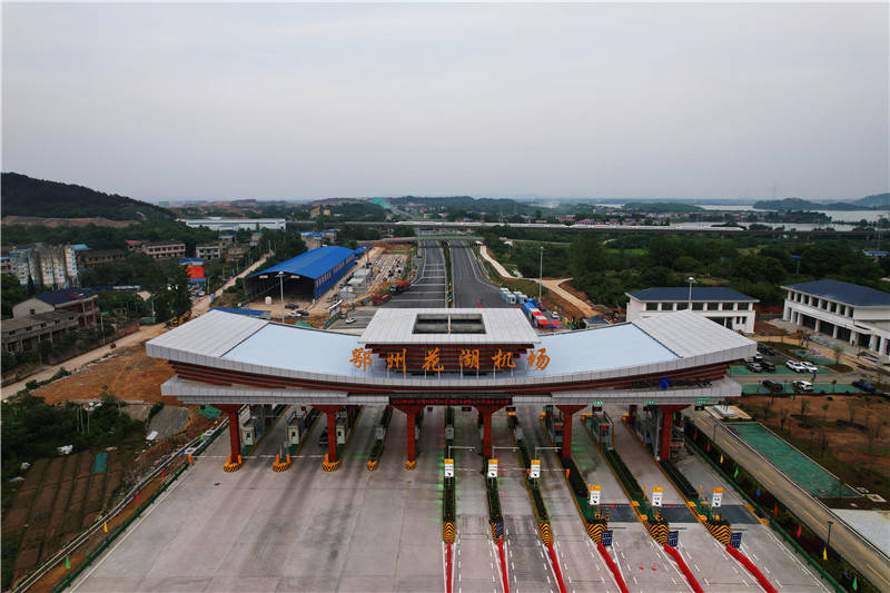 042公里,起于花湖机场南接口,止于鄂州市汀祖镇北侧,通过东庙枢纽与武