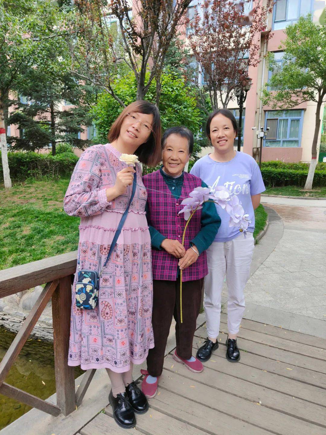 每到暑热时节阿娘总会不厌其烦的对说起萱萱出生的那天