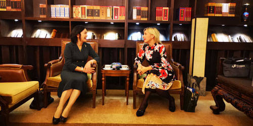 俄外交部发言人引述华春莹批美言论朋友华春莹加油