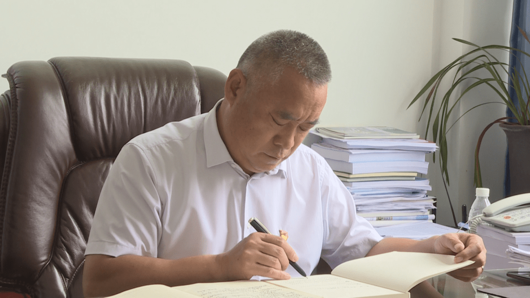 全心全意地爱着每一位学生,一直是赵宗逵工作的初