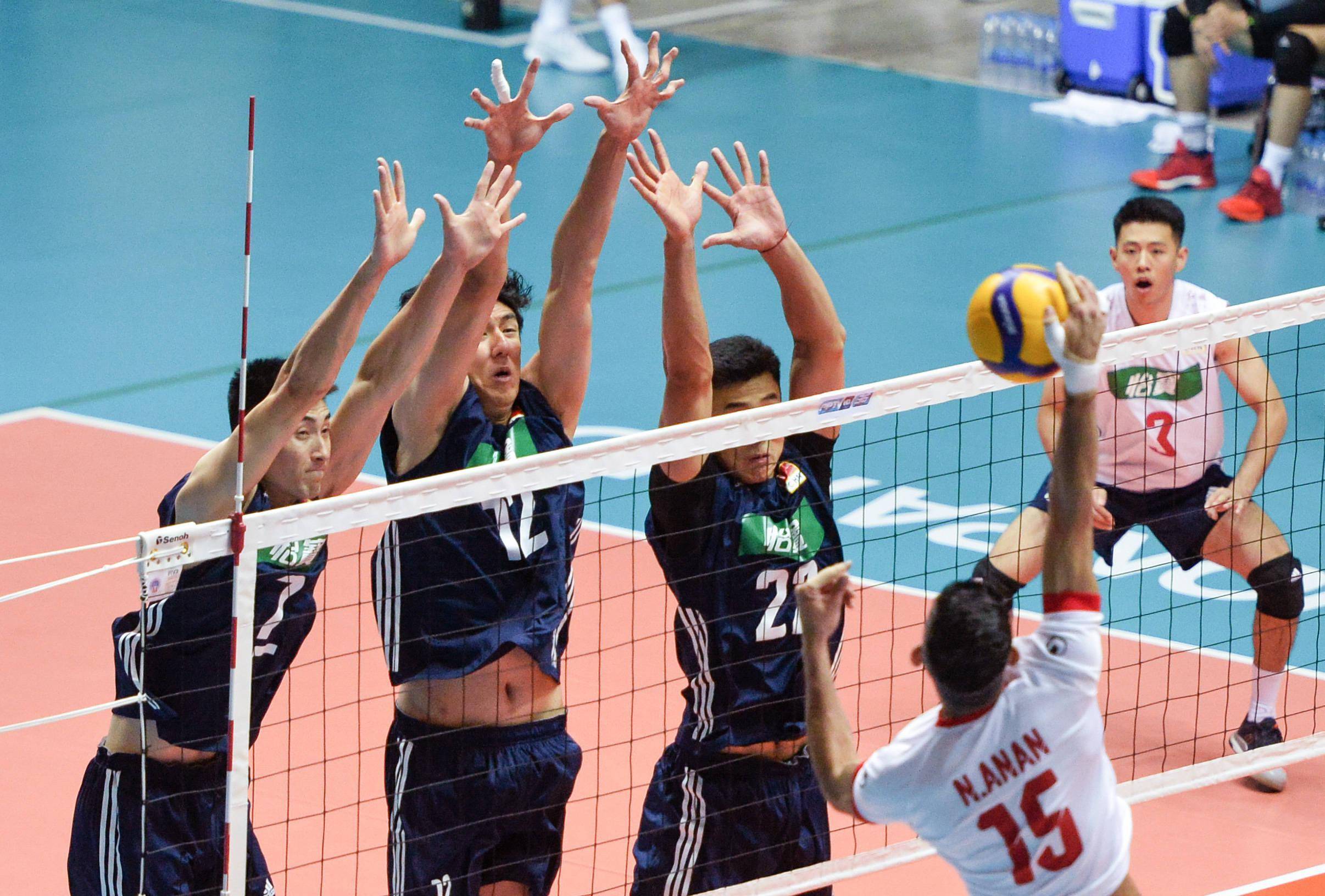 新华社照片,佛统(泰国),2022年8月9日8月9日,中国队球员于垚辰(左一)