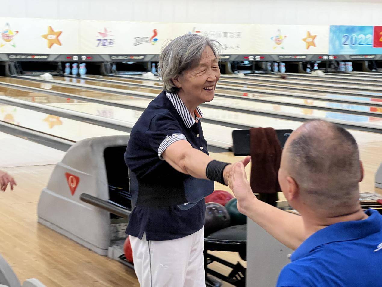 比赛经过每人四局近三小时的激烈角逐,曾令卓,涂唯维及张建国三位选手