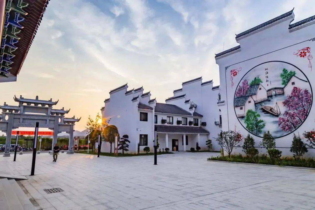 "铜源剪影文化园"项目坐落于瑞昌市夏畈镇南阳河两岸,景区项目将剪纸