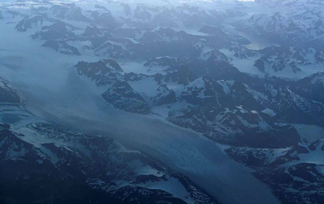 出动直升机无人机，比尔·盖茨等亿万富翁涌入格陵兰岛“寻宝”