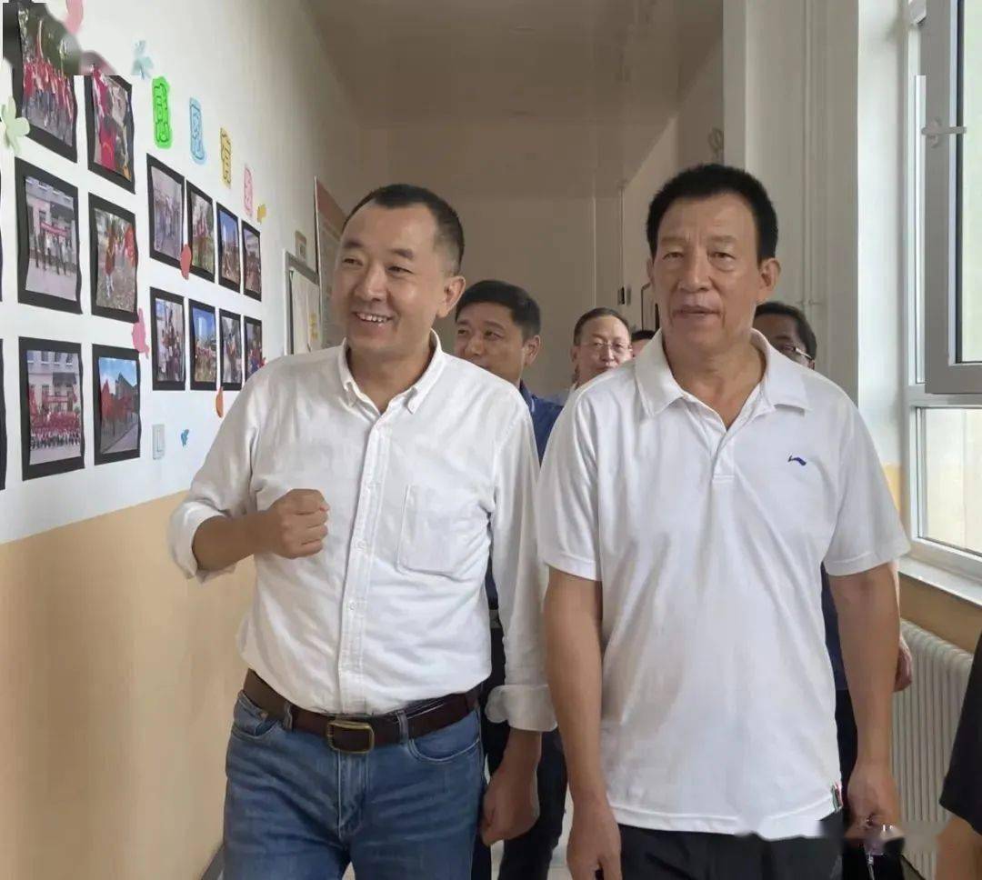 著名公益人湖北巴东县原县委书记深圳恒晖公益基金会创始理事长金龙鱼