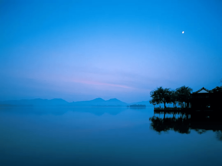 夜雨丨梁路峰：月光潋滟龙泉湖