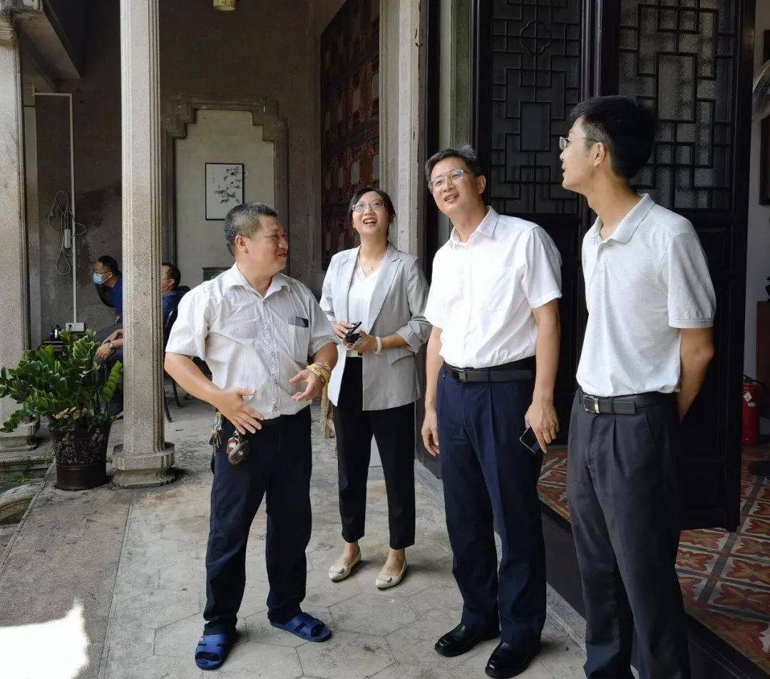 广济楼,广济桥等处进行考察,潮州市湘桥区委常委,副区长章诞武陪同