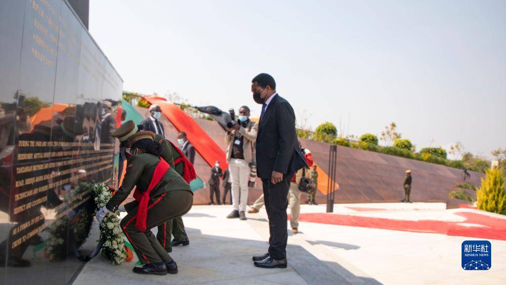 赞比亚总统出席坦赞铁路纪念园启用仪式