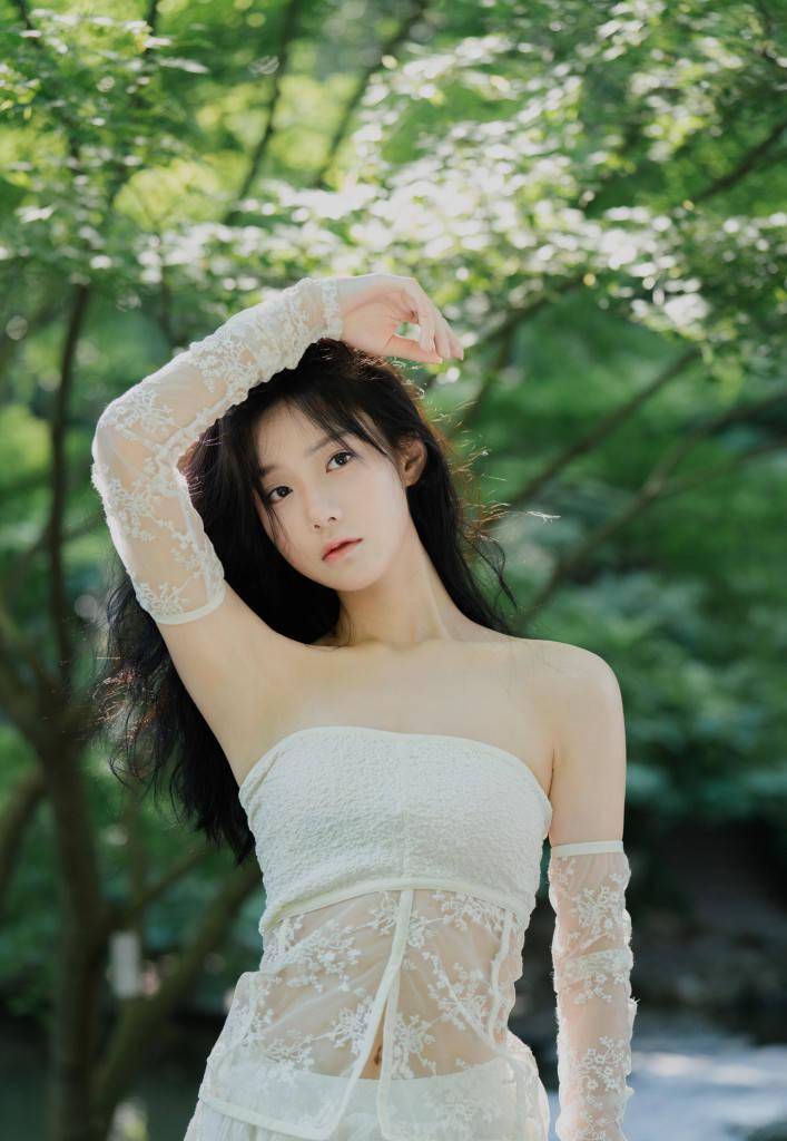 陈意涵白裙造型氧气感山溪写真 676767 清纯得像童话里的仙女