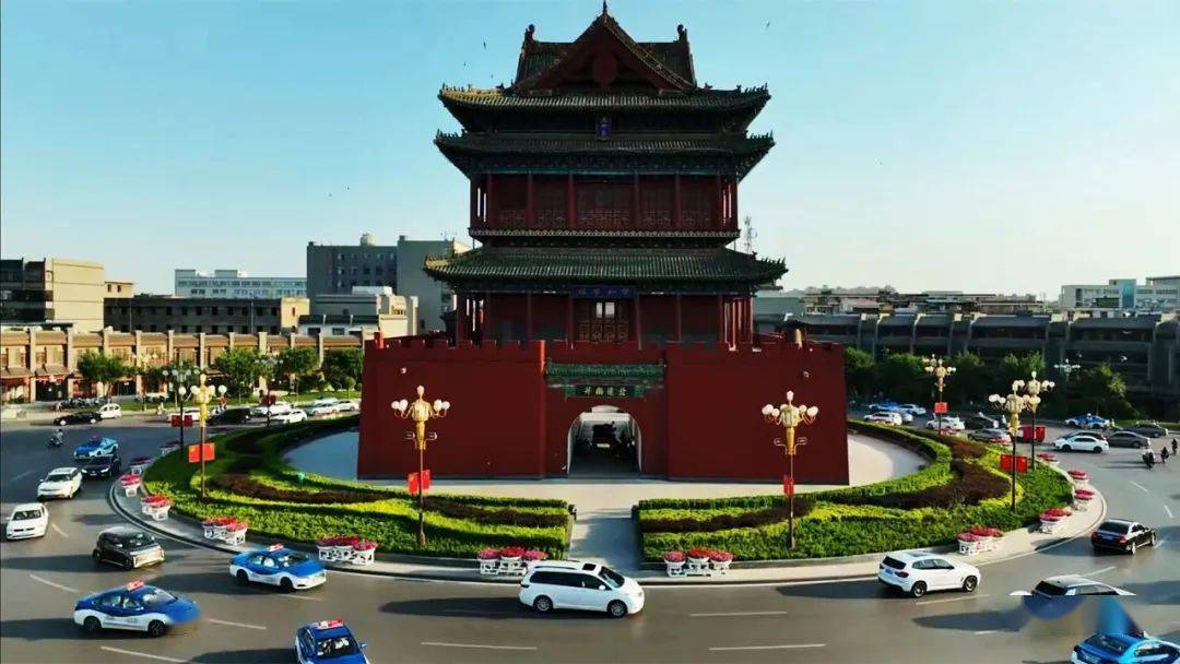 从凌晨六点半的留言中,可以了解到这位粉丝是临汾鼓楼北大街上的一位